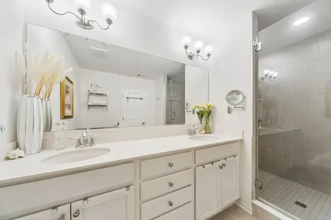 1999 Kingsley Circle Northbrook IL 60062