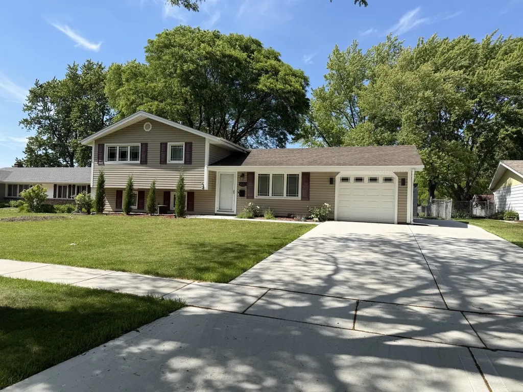 920 Royal Court Schaumburg IL 60193