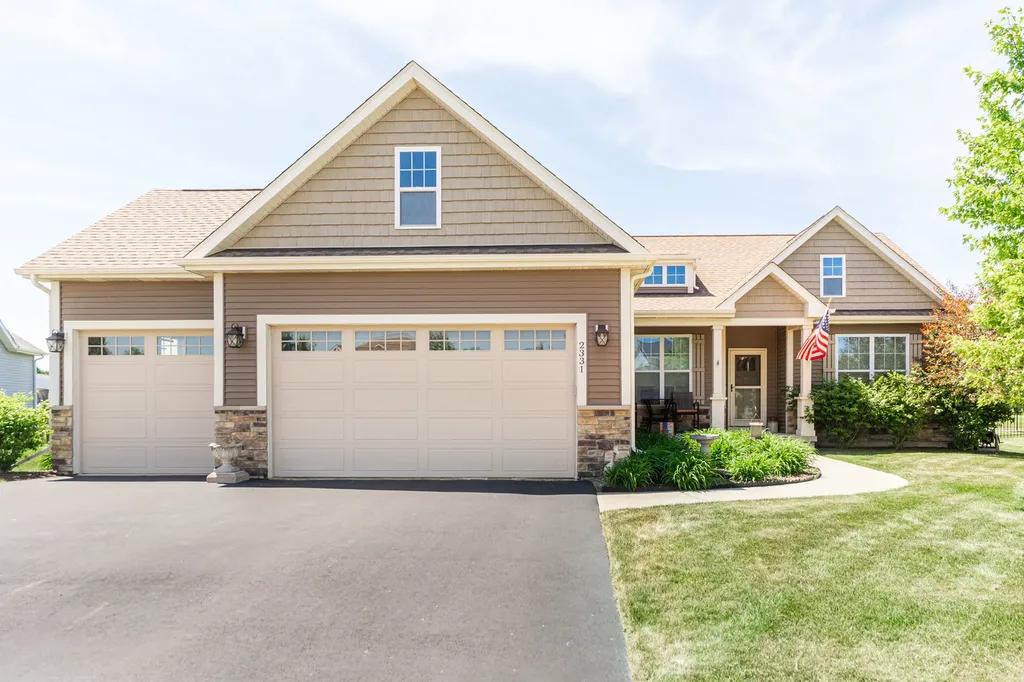 2331 Coventry Circle S Sycamore IL 60178