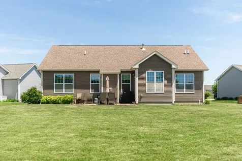 2331 Coventry Circle S Sycamore IL 60178