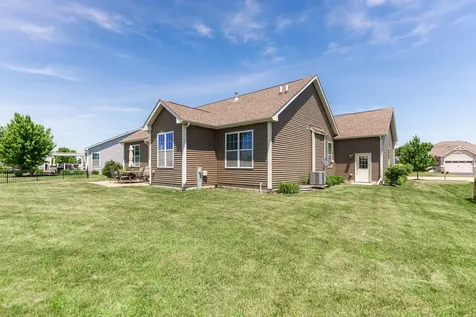 2331 Coventry Circle S Sycamore IL 60178