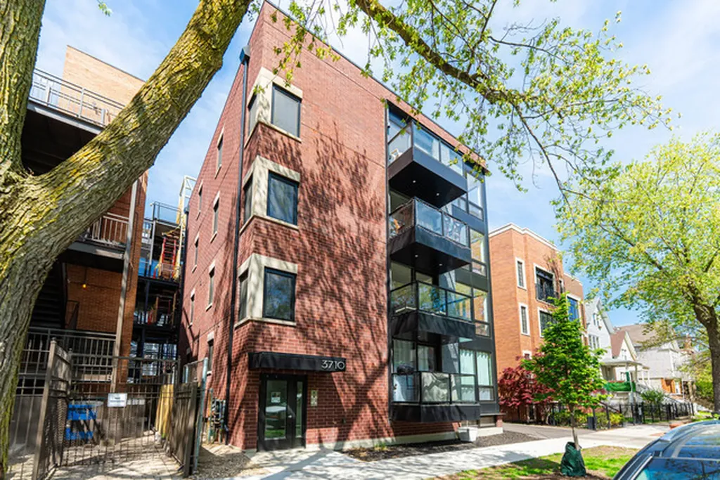 3710 North Kenmore Avenue Chicago IL 60613