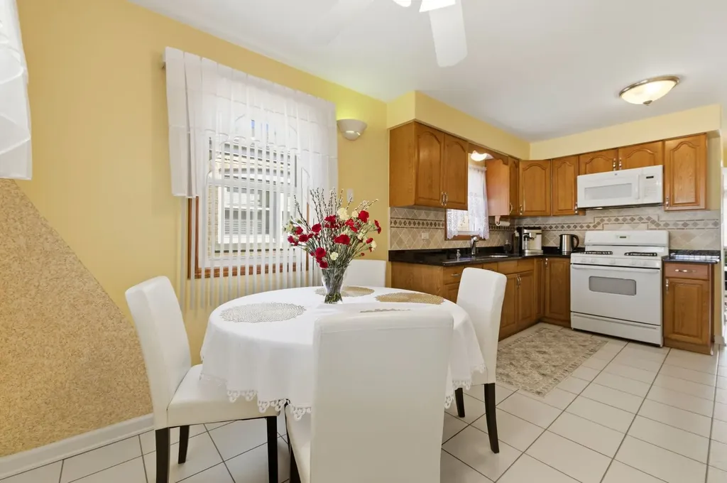 5836 South Mayfield Avenue Chicago IL 60638