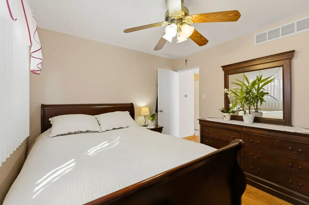 5836 South Mayfield Avenue Chicago IL 60638