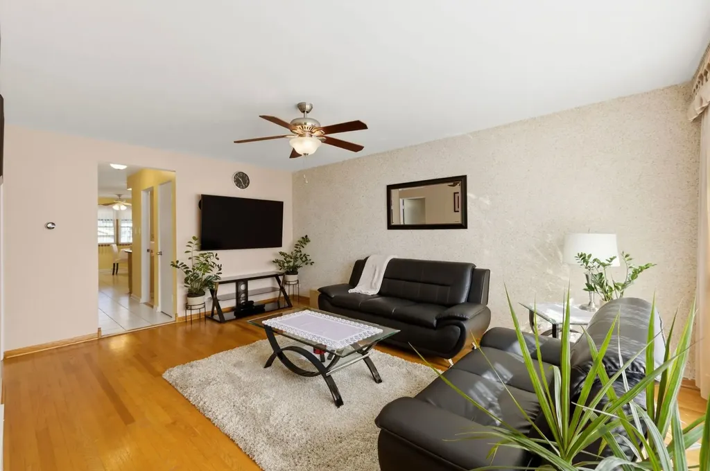 5836 South Mayfield Avenue Chicago IL 60638