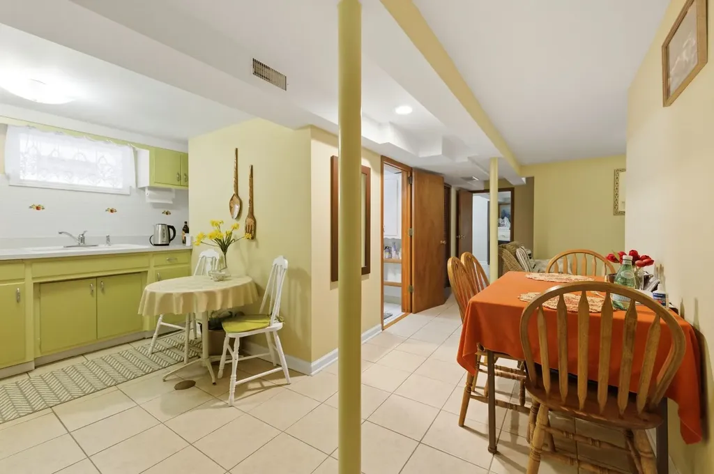 5836 South Mayfield Avenue Chicago IL 60638