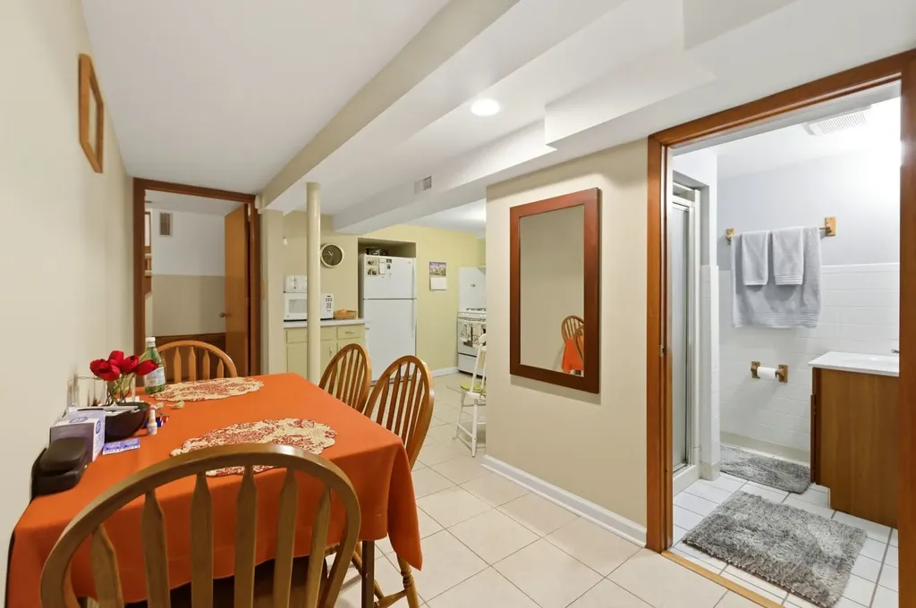 5836 South Mayfield Avenue Chicago IL 60638