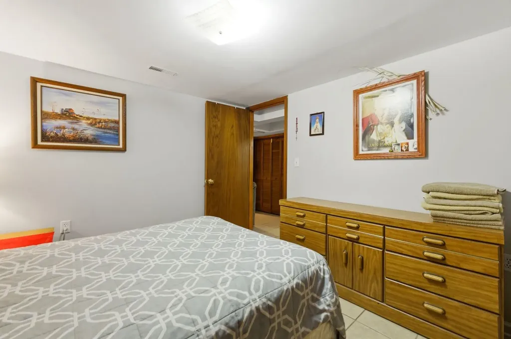 5836 South Mayfield Avenue Chicago IL 60638