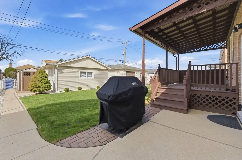 5836 South Mayfield Avenue Chicago IL 60638