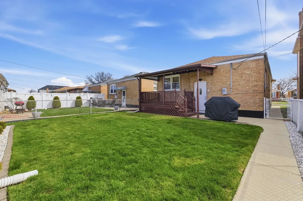 5836 South Mayfield Avenue Chicago IL 60638