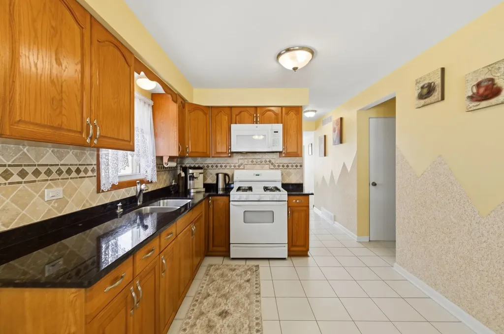 5836 South Mayfield Avenue Chicago IL 60638