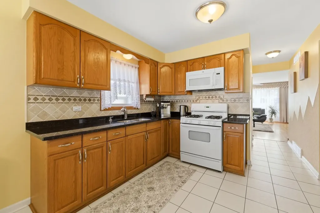 5836 South Mayfield Avenue Chicago IL 60638