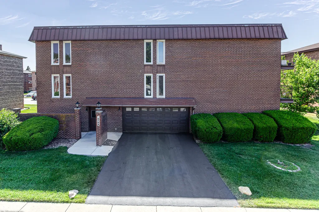 10408 Menard Avenue Oak Lawn IL 60453