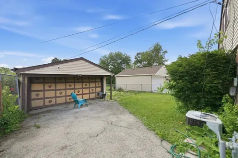 44 50TH Avenue Bellwood IL 60104