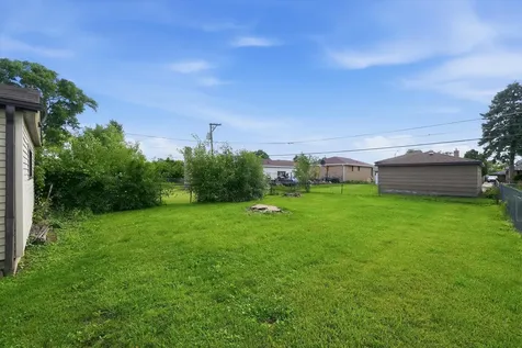44 50TH Avenue Bellwood IL 60104