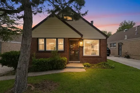 44 50TH Avenue Bellwood IL 60104