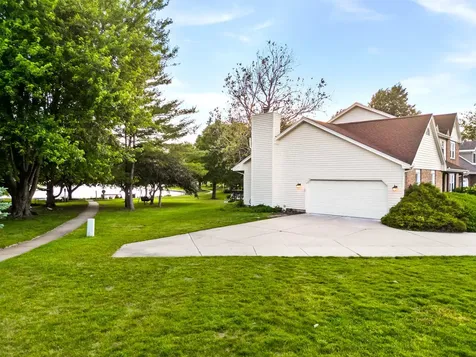 1 Shorewood Court Bloomington IL 61704