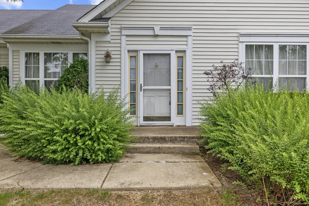 13761 South Redbud Drive Plainfield IL 60544