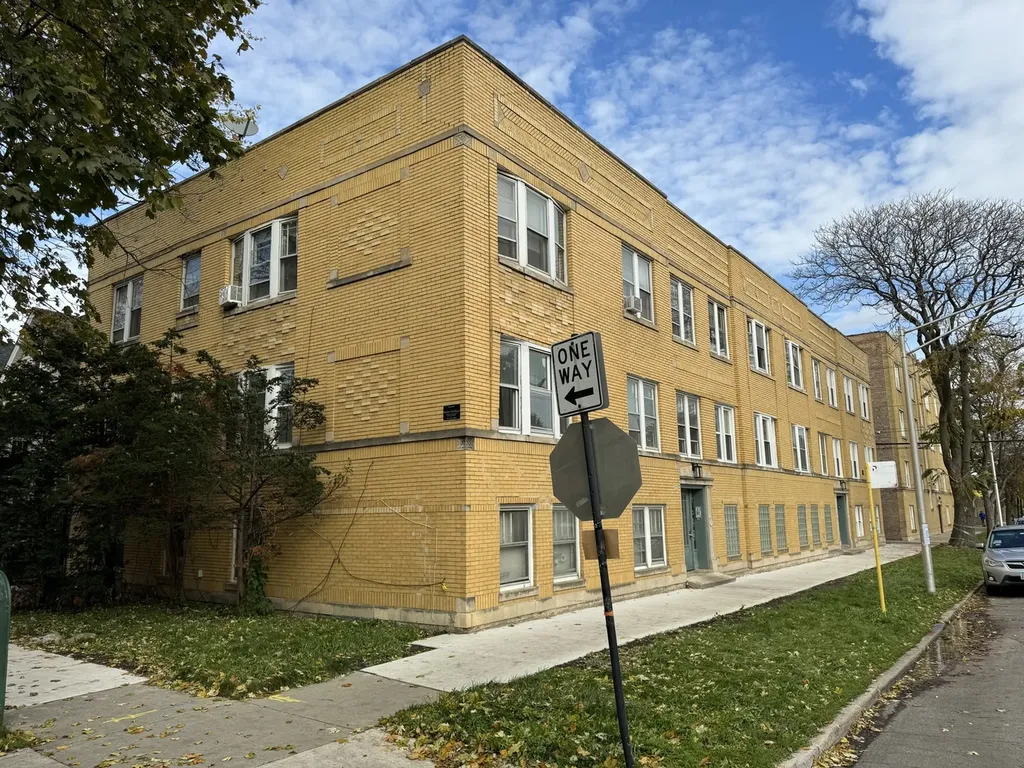 4652 West Palmer Street Chicago IL 60639
