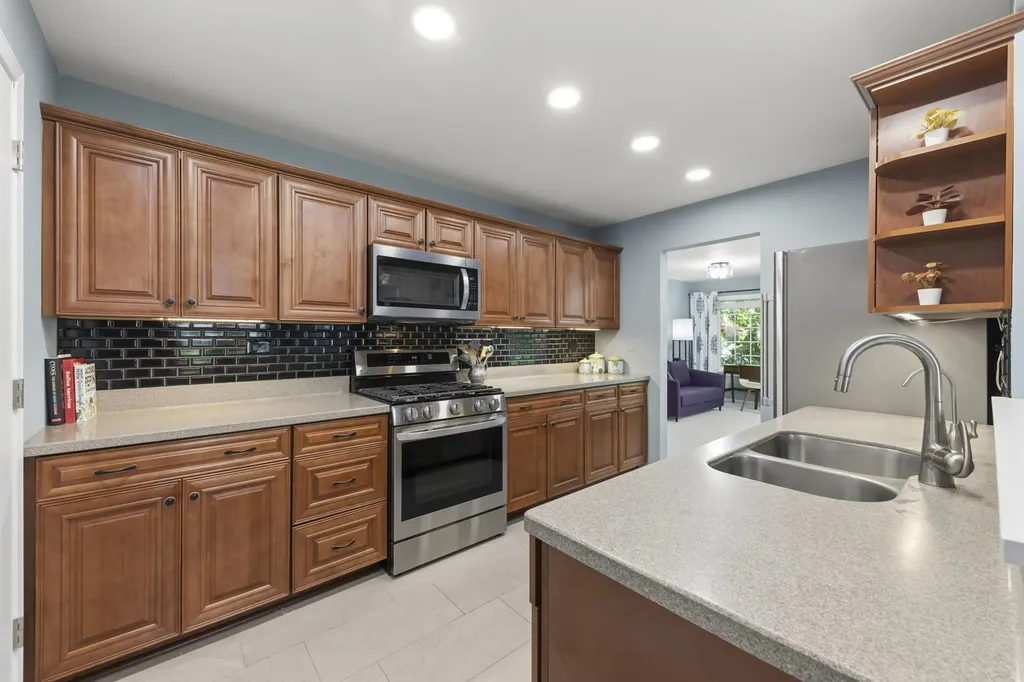 30W069 Penny Lane Warrenville IL 60555