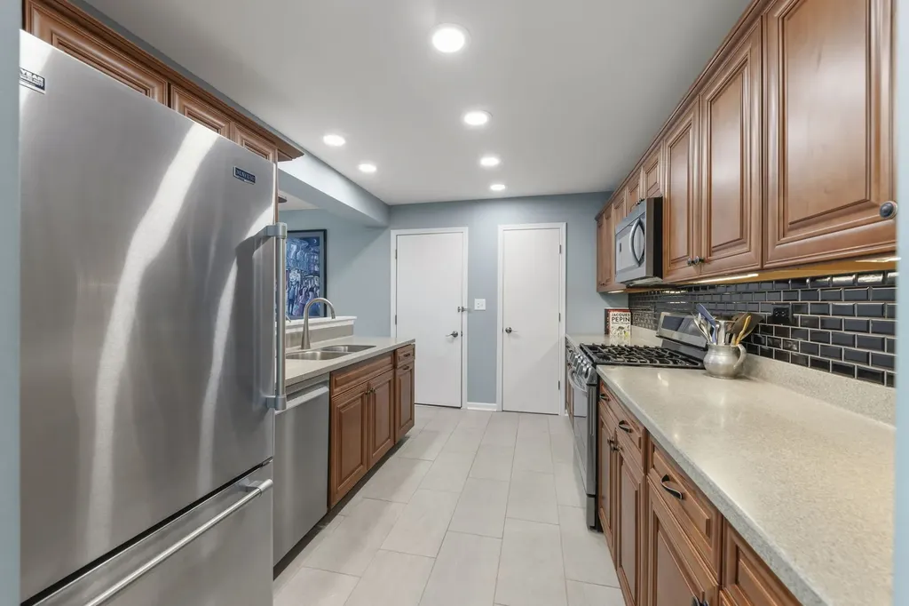 30W069 Penny Lane Warrenville IL 60555