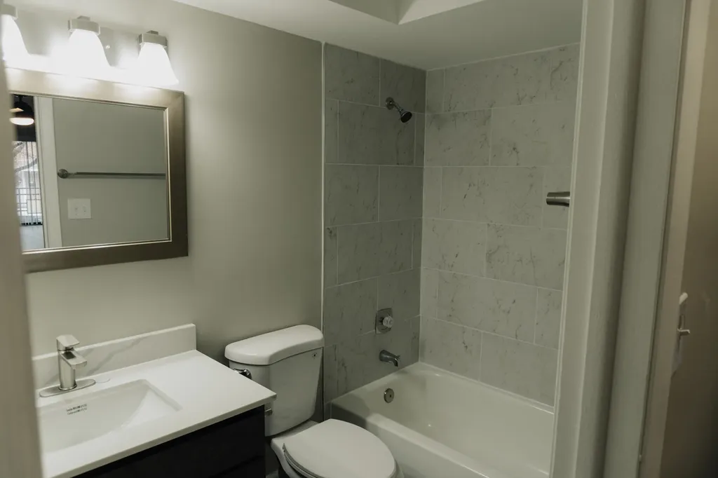 6034 North Wolcott Avenue Chicago IL 60660
