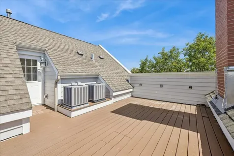 1863 Admiral Court Glenview IL 60026