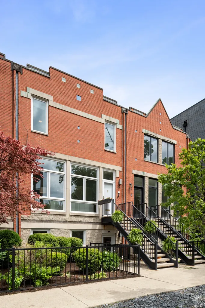 1350 West Wrightwood Avenue Chicago IL 60614