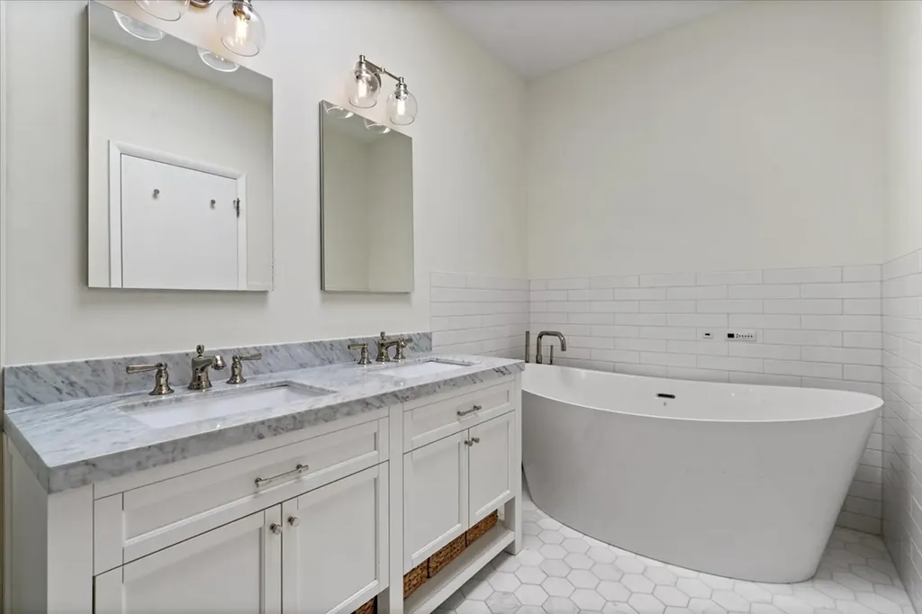 1350 West Wrightwood Avenue Chicago IL 60614