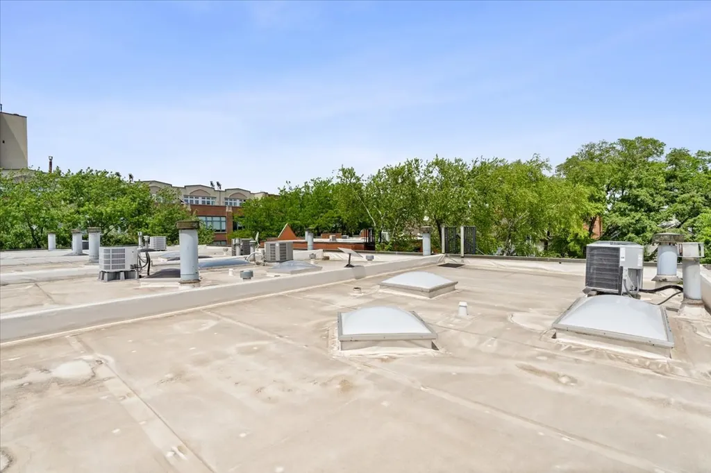 1350 West Wrightwood Avenue Chicago IL 60614