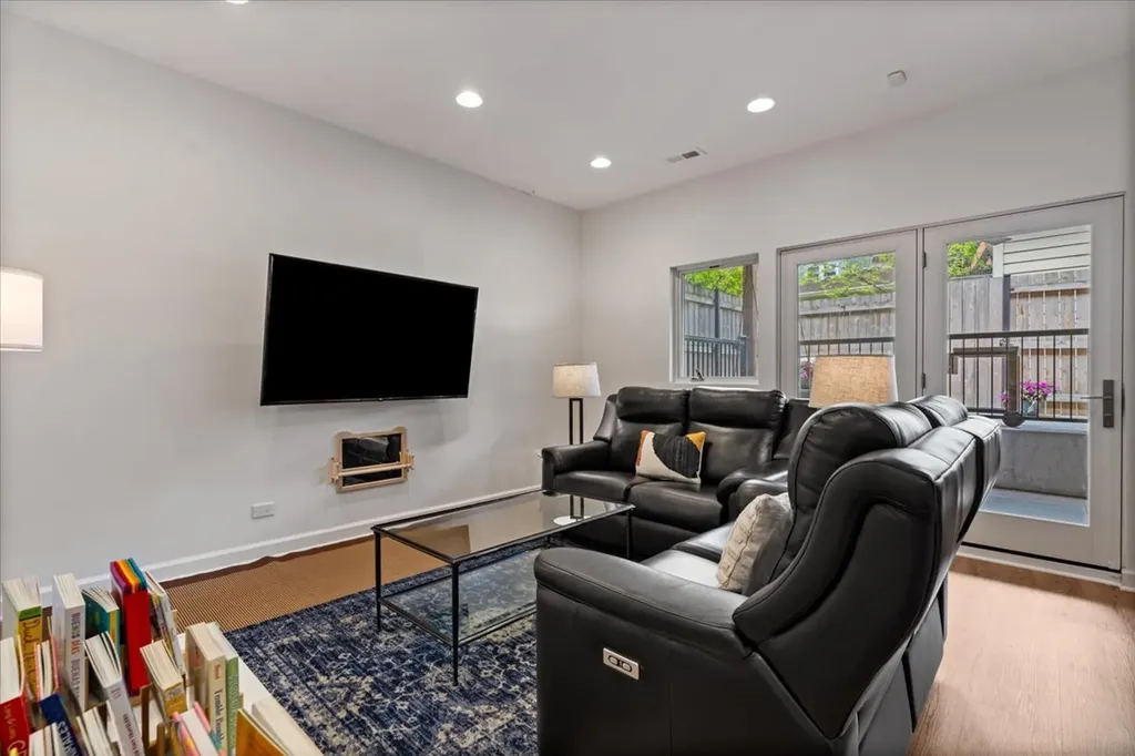 1350 West Wrightwood Avenue Chicago IL 60614