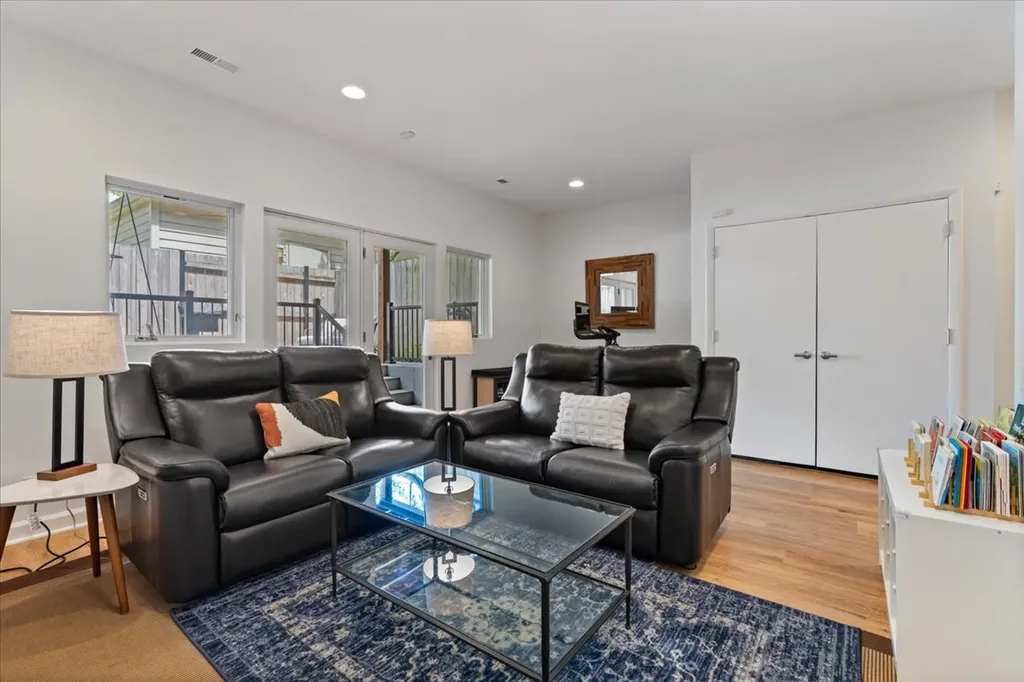 1350 West Wrightwood Avenue Chicago IL 60614