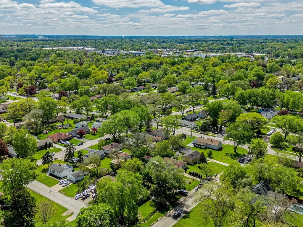 1045 Palace Street Aurora IL 60506