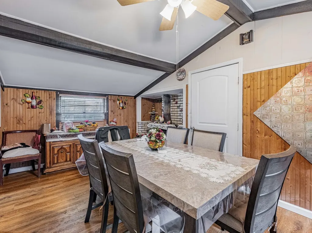 1045 Palace Street Aurora IL 60506
