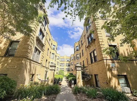 7351 North Damen Avenue Chicago IL 60645