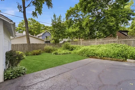 233 East Center Avenue Lake Bluff IL 60044