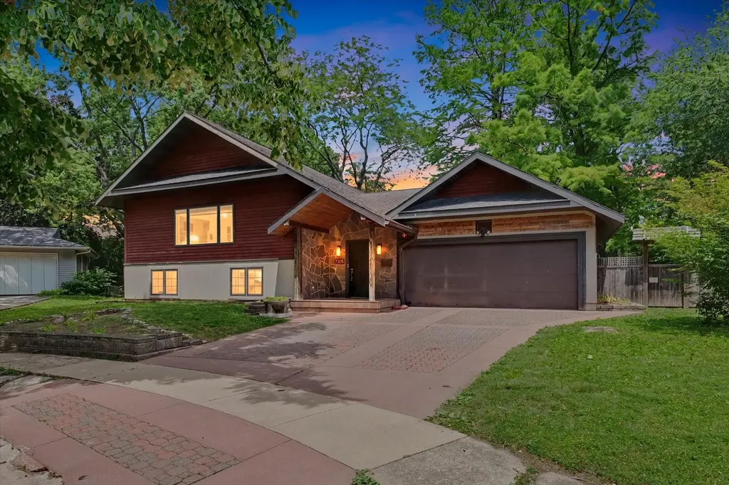 2304 East Shurts Circle Urbana IL 61801