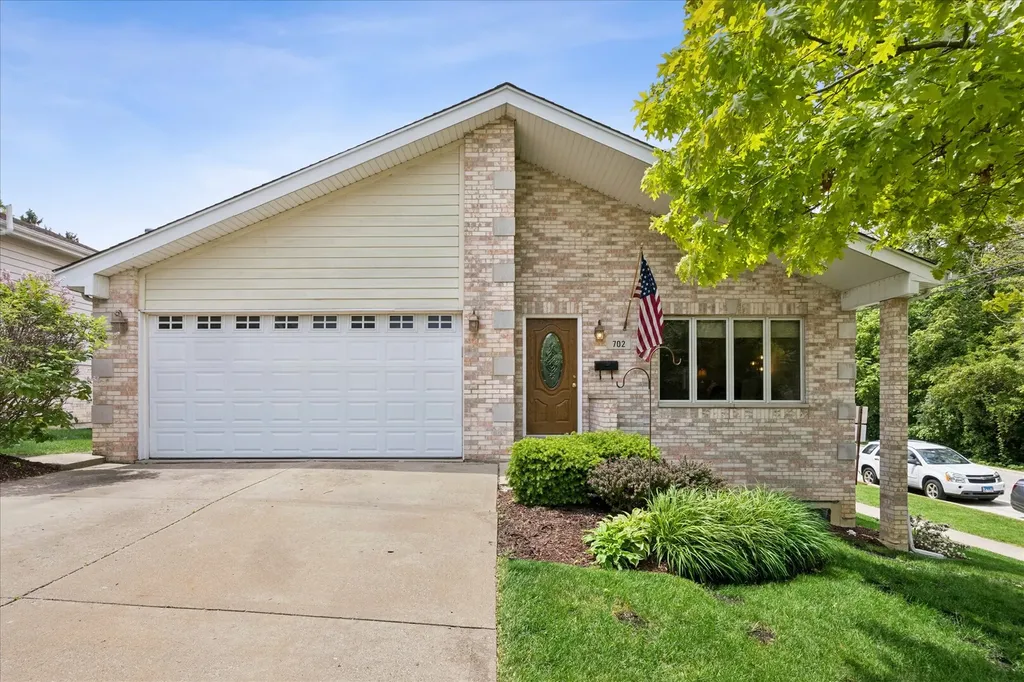 702 Hickory Street Lemont IL 60439
