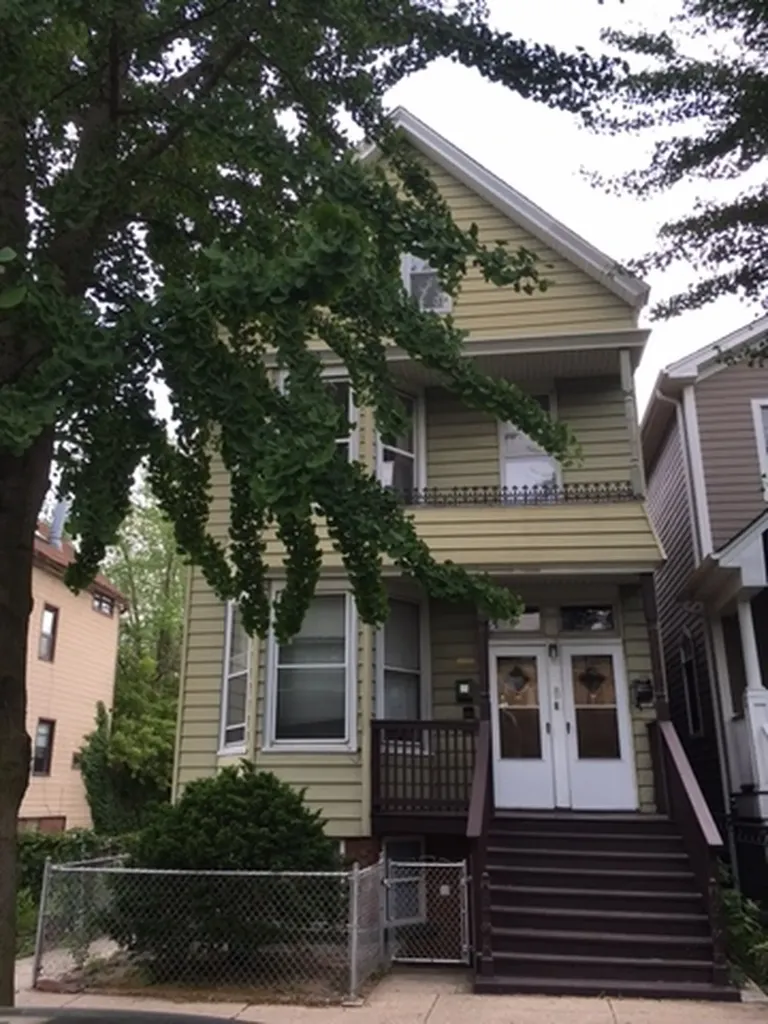 1237 West Wellington Avenue Chicago IL 60657