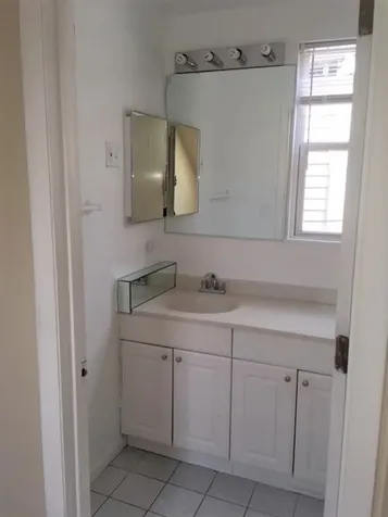 1237 West Wellington Avenue Chicago IL 60657