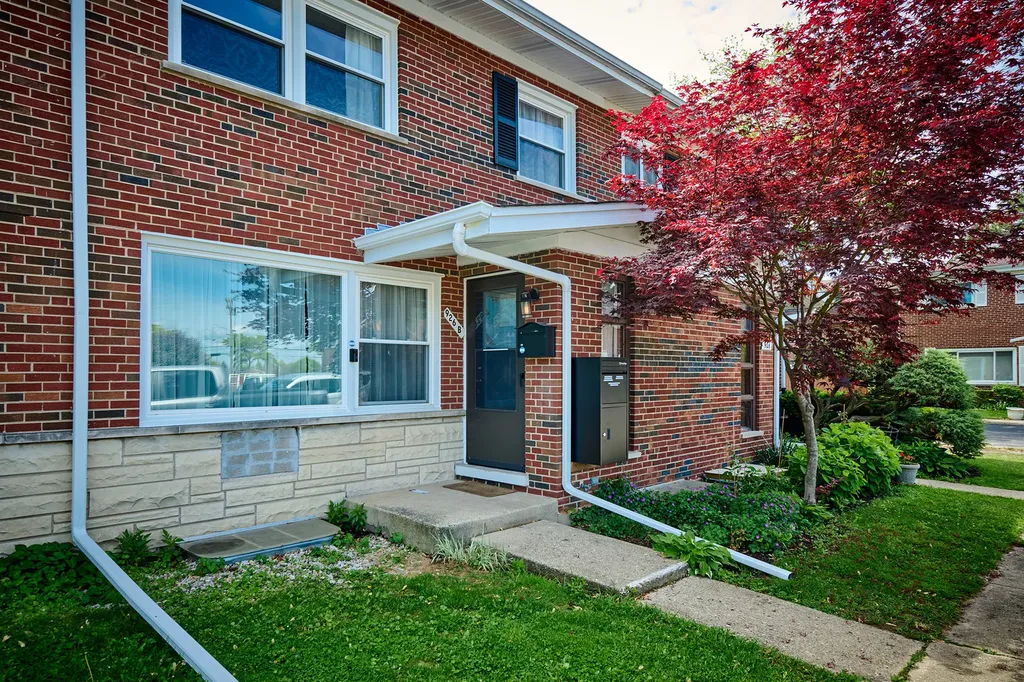 926 North Boxwood Drive Mount Prospect IL 60056
