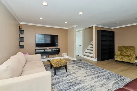 926 North Boxwood Drive Mount Prospect IL 60056