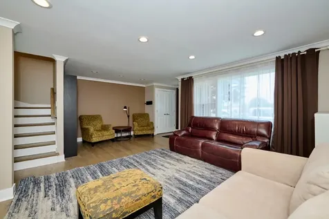 926 North Boxwood Drive Mount Prospect IL 60056
