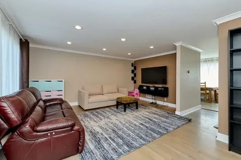 926 North Boxwood Drive Mount Prospect IL 60056