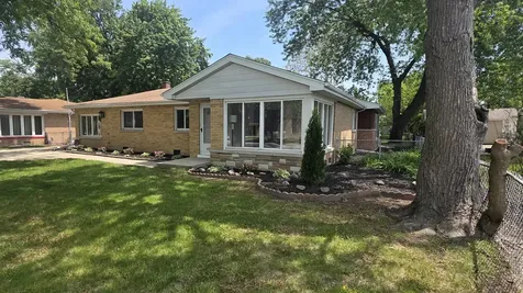 8867 Mobile Avenue Oak Lawn IL 60453
