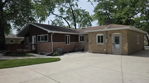 8867 Mobile Avenue Oak Lawn IL 60453