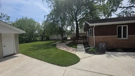 8867 Mobile Avenue Oak Lawn IL 60453