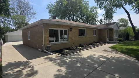 8867 Mobile Avenue Oak Lawn IL 60453