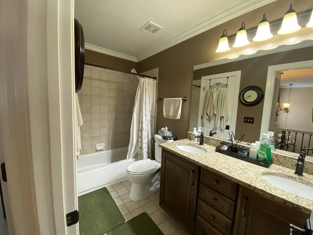335 Abington Woods Drive Aurora IL 60502