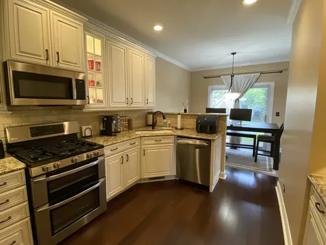 335 Abington Woods Drive Aurora IL 60502